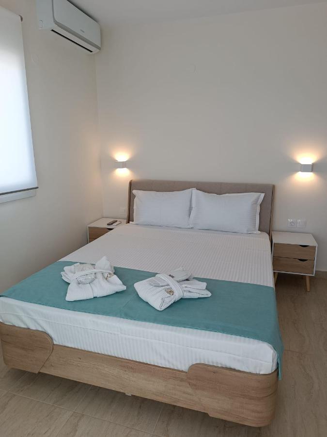 Navarino Luxe Suites With Sea View Peraía Esterno foto