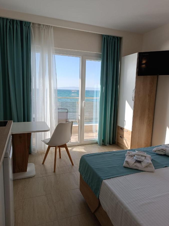 Navarino Luxe Suites With Sea View Peraía Esterno foto